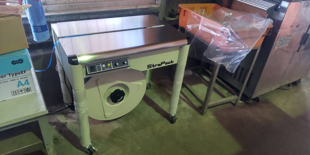 半自動梱包機